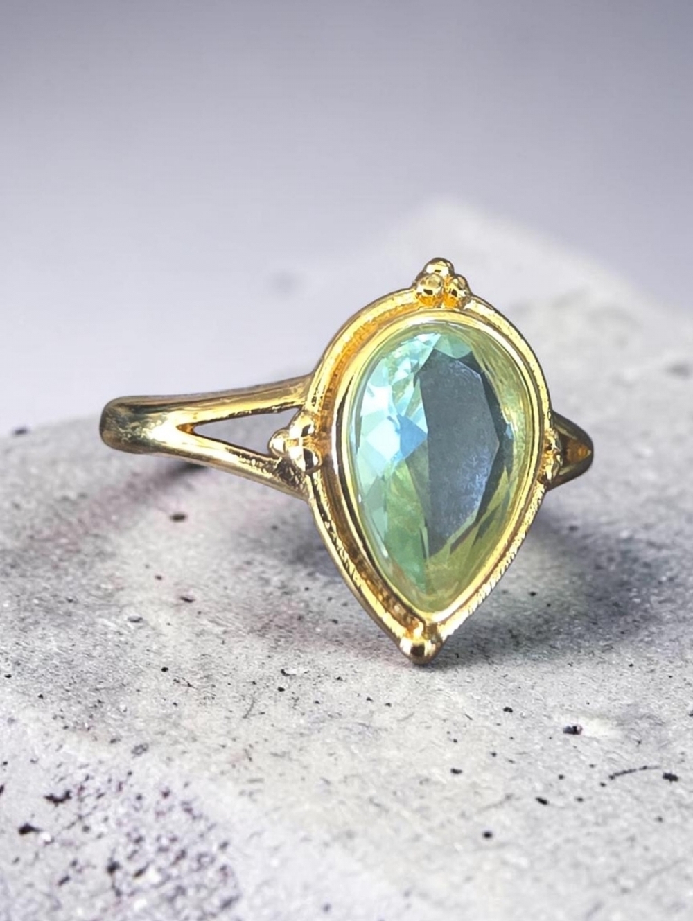 NWT SASSIFIED BOUTIQE LGold Teardrop Green Gemstone Ring Women's Jewelry